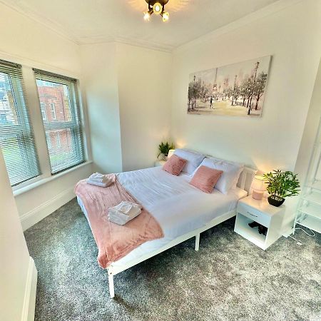 Chic Apartment In Central Bournemouth With Parking Eksteriør billede
