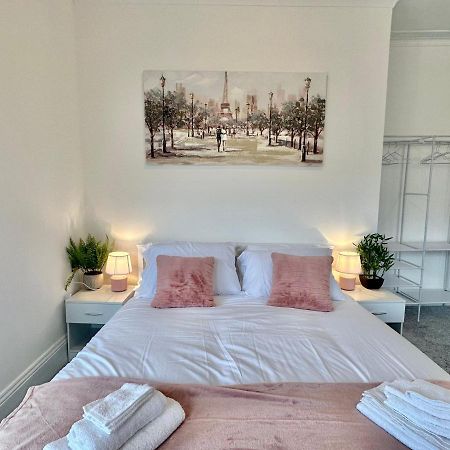 Chic Apartment In Central Bournemouth With Parking Eksteriør billede