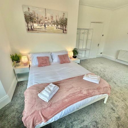 Chic Apartment In Central Bournemouth With Parking Eksteriør billede