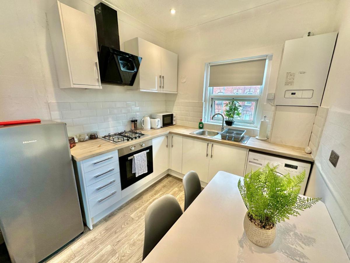 Chic Apartment In Central Bournemouth With Parking Eksteriør billede