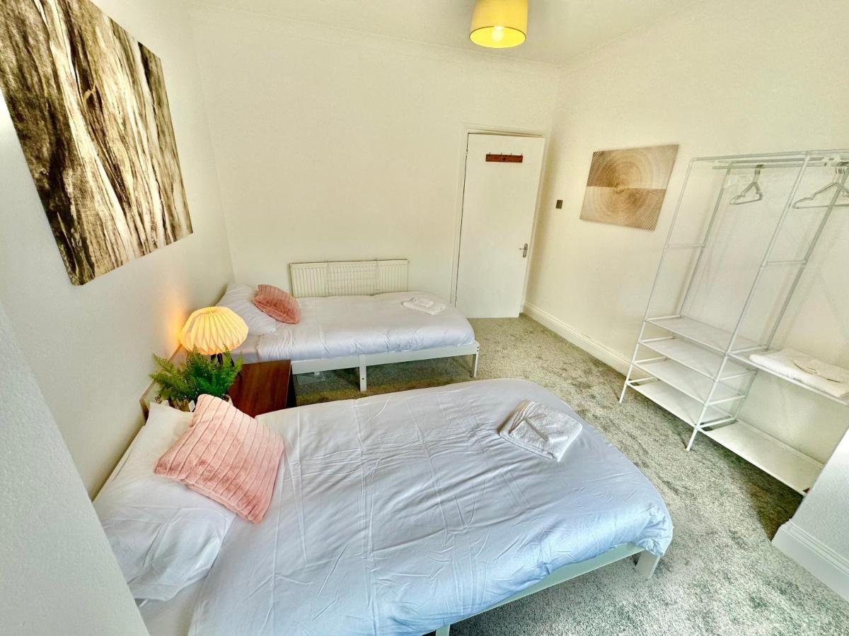 Chic Apartment In Central Bournemouth With Parking Eksteriør billede