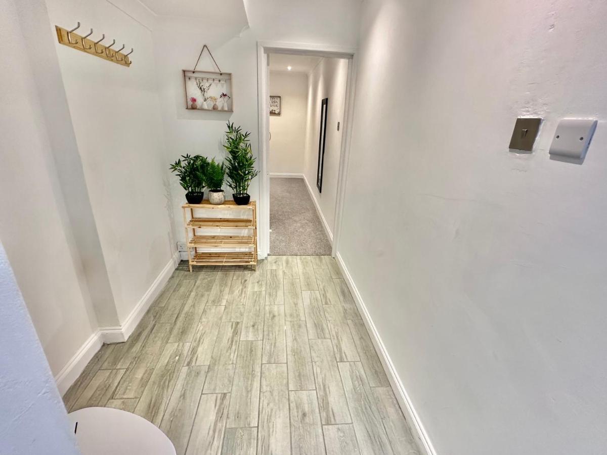 Chic Apartment In Central Bournemouth With Parking Eksteriør billede