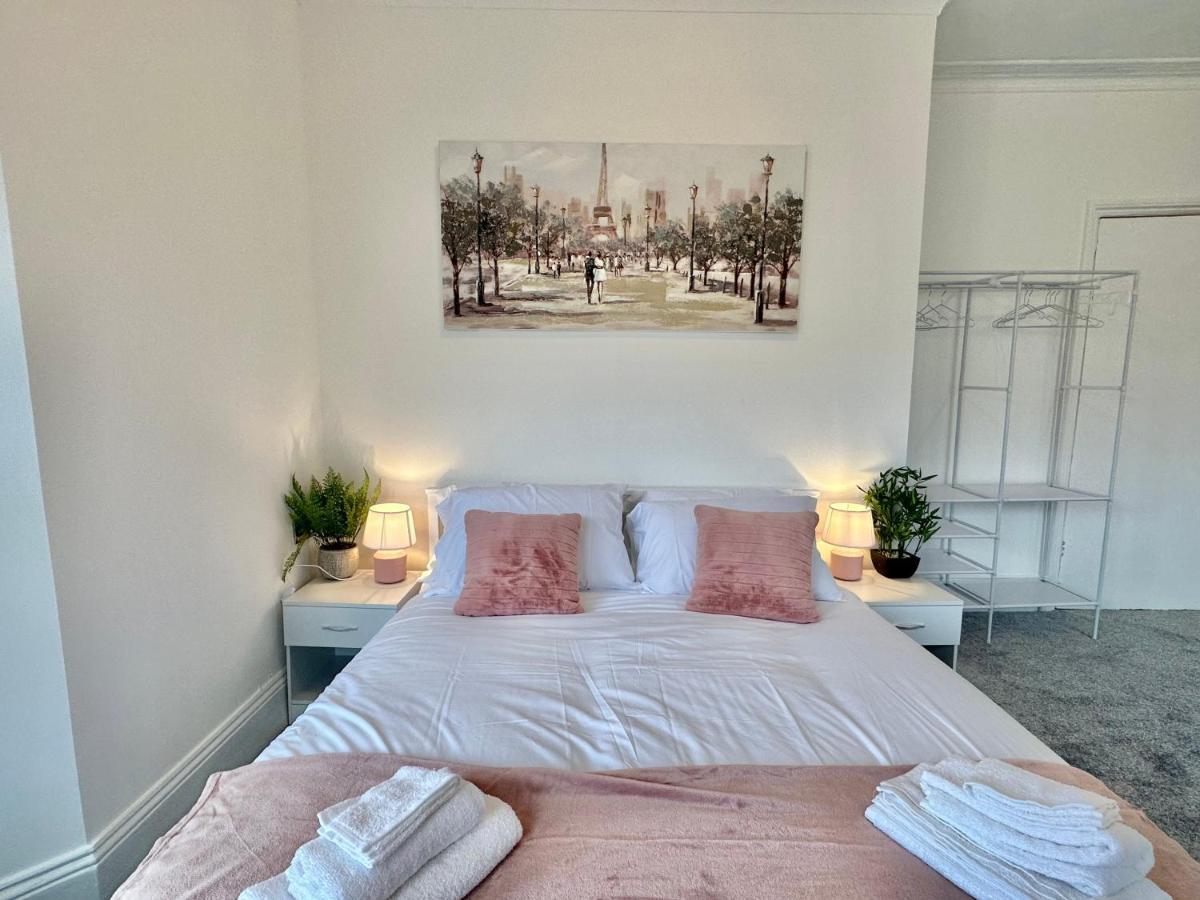 Chic Apartment In Central Bournemouth With Parking Eksteriør billede