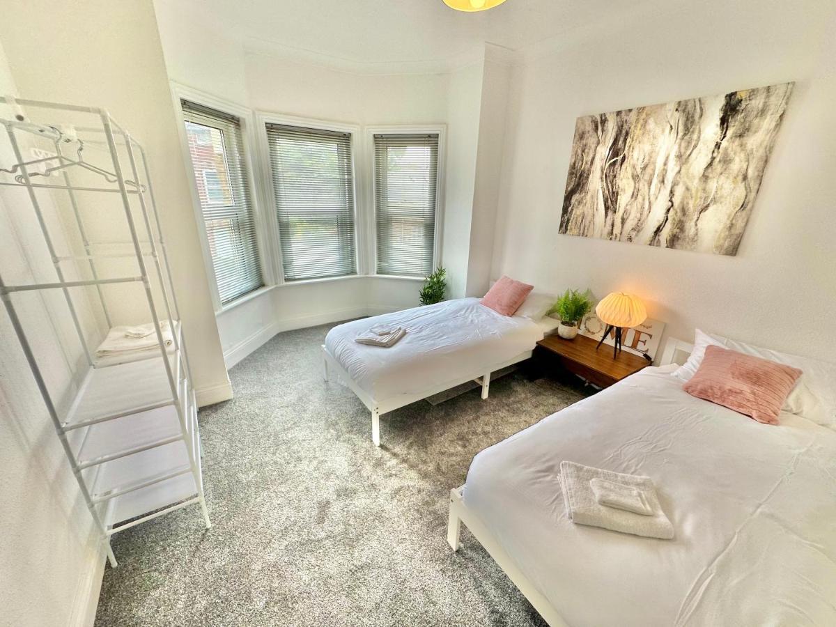 Chic Apartment In Central Bournemouth With Parking Eksteriør billede
