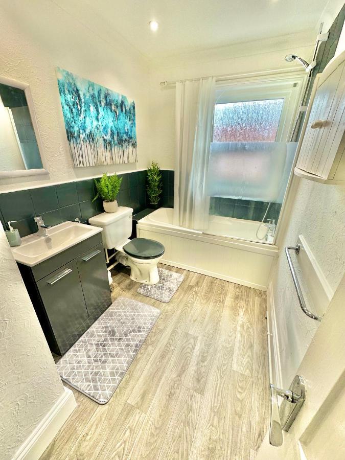Chic Apartment In Central Bournemouth With Parking Eksteriør billede