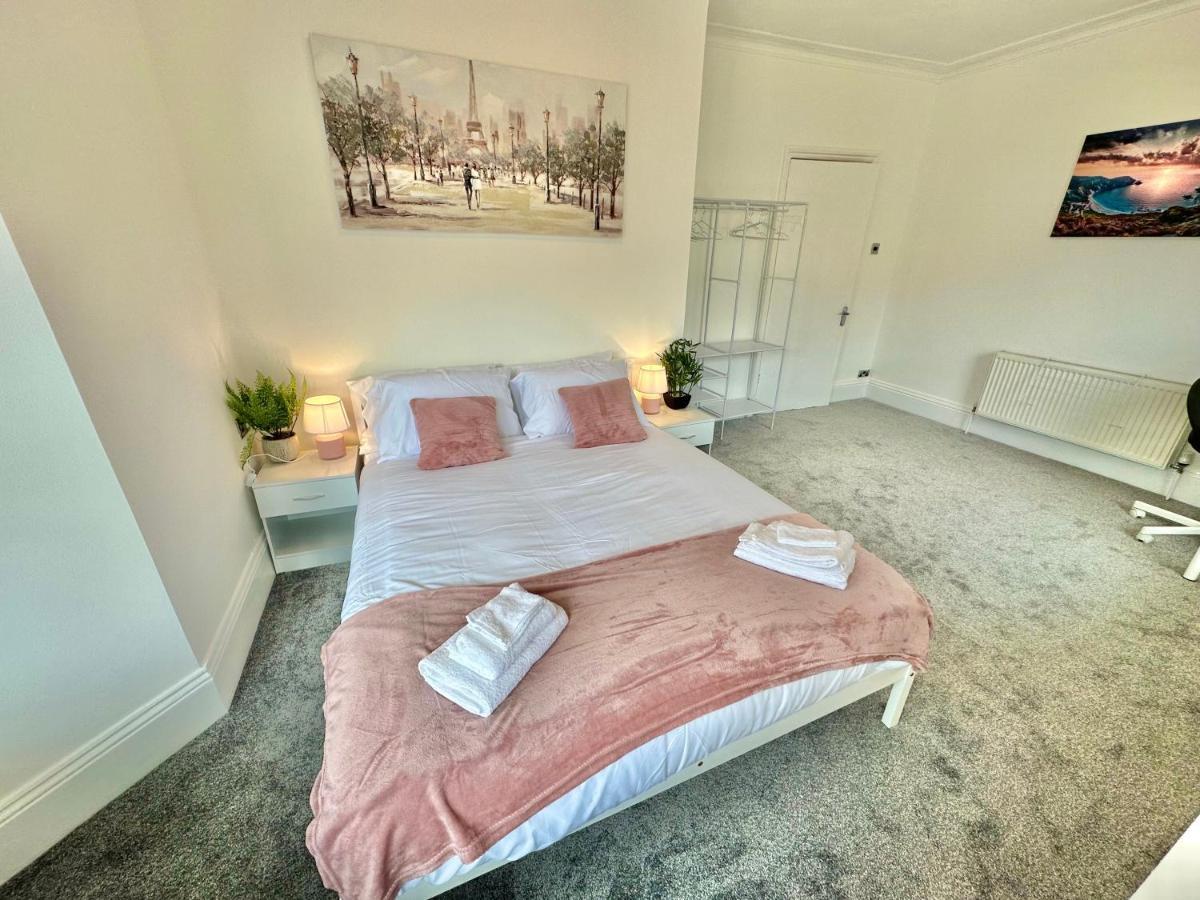 Chic Apartment In Central Bournemouth With Parking Eksteriør billede