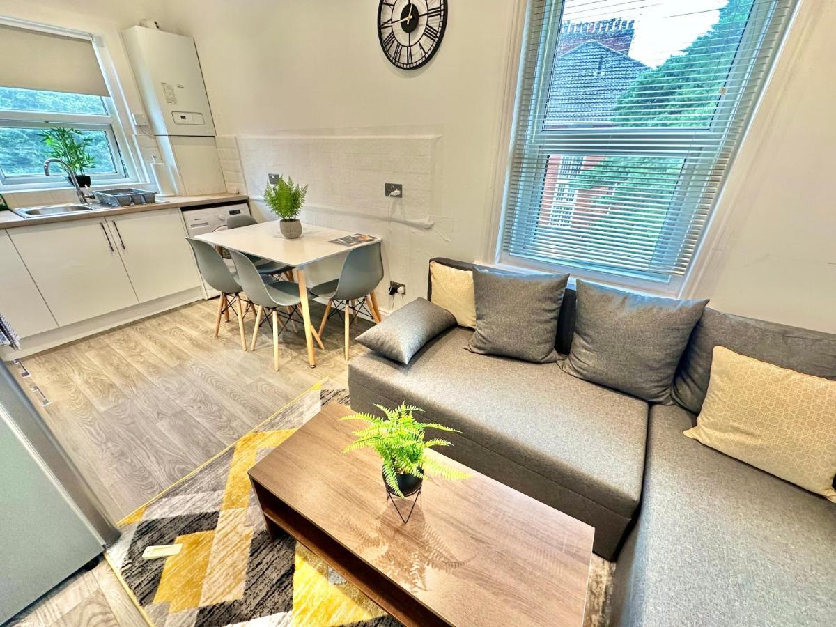 Chic Apartment In Central Bournemouth With Parking Eksteriør billede